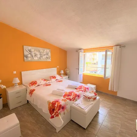 Apartment Beach Apartment Makarska
