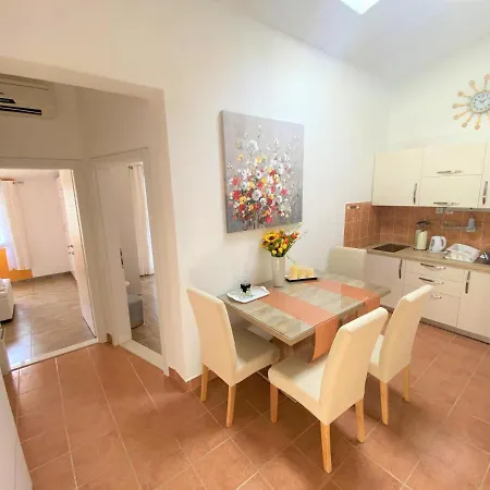 Apartment Beach Apartment Makarska